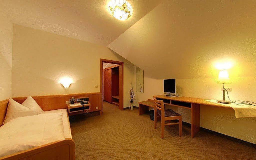 Hotel Staffler Odelzhausen Kültér fotó